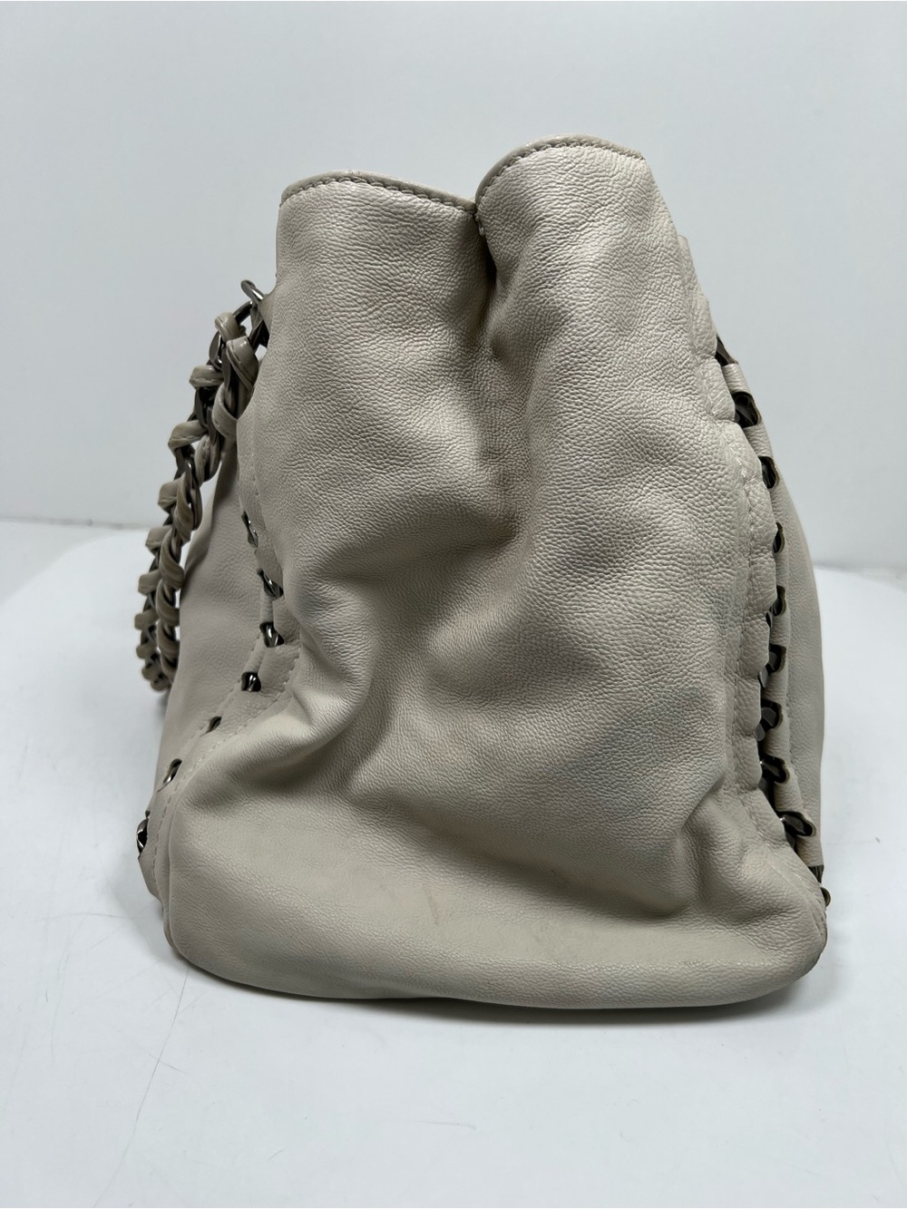 Authentic CHANEL 2005 White Caviar Modern Chain East West Leather Tote - Picture 3 of 15